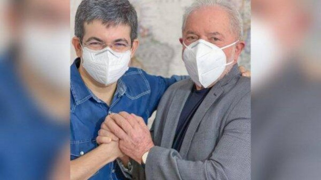Randolfe articula para que Lula tenha maioria na Câmara e no Senado