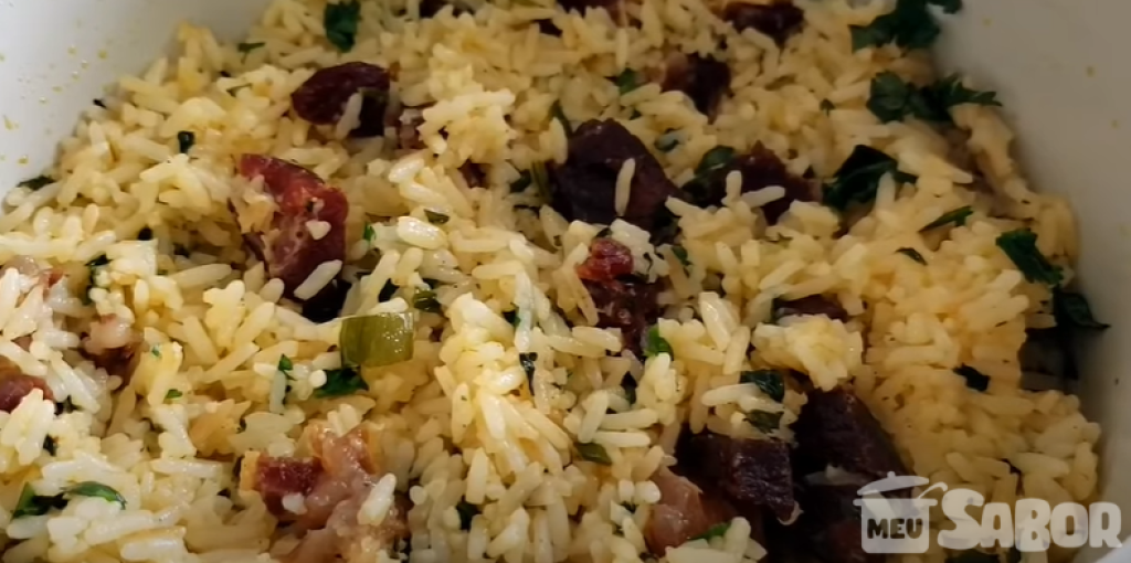 Arroz com carne e escarola