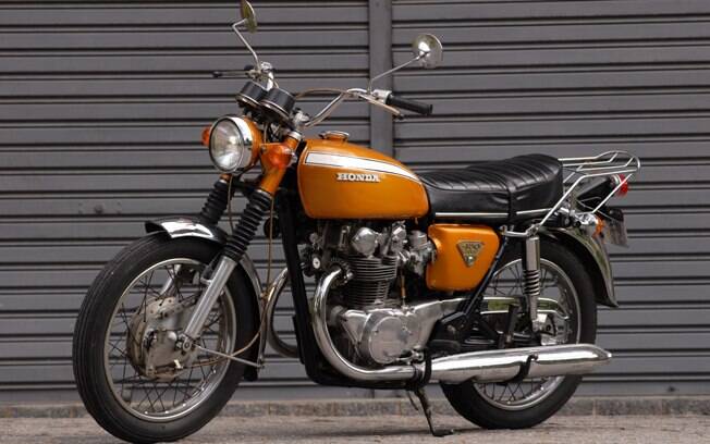 Esta é a minha motocicleta, uma Honda CB 450 DOHC 1971. Na verdade, é uma K1