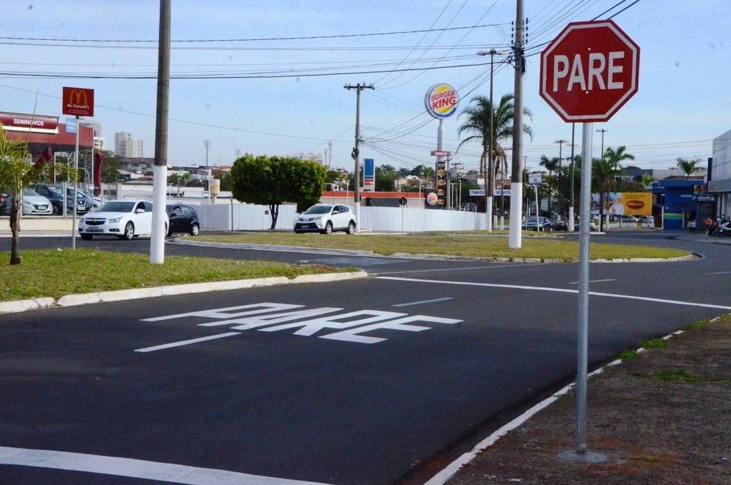 Tráfego muda em rotatória da Tiradentes e exige atenção