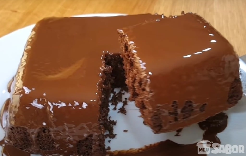 Aprenda a fazer um maravilhoso bolo de chocolate de 5 minutos! Sem glúten, sem ovo, sem leite!