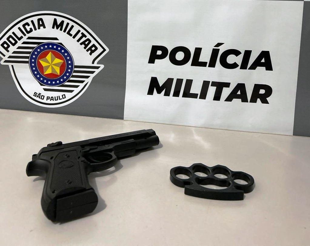 Vendedor detido por embriaguez ao volante e porte de simulacro de arma em Marília