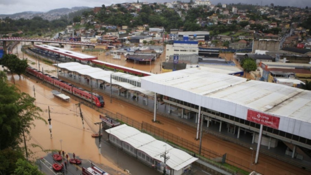 Chuvas em São Paulo: bombeiros continuam buscas por desaparecidos