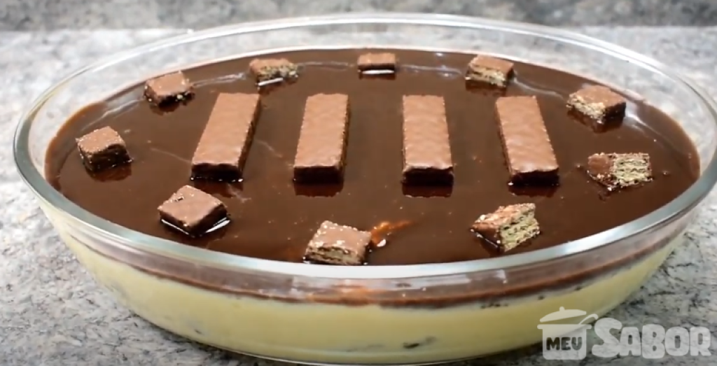 Mousse de maracujá com bis