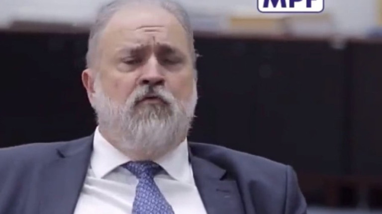 Augusto Aras diz que MP deve 'voltar ao seu lugar' em entrevista