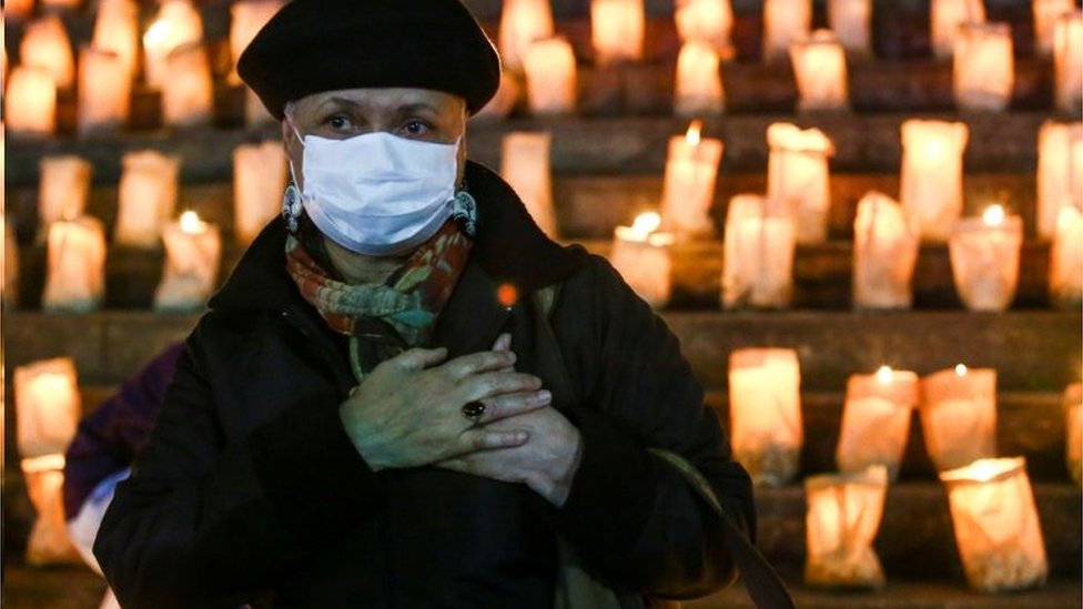 Homenagem aos mais de 500 mil mortos de covid-19 no Brasil