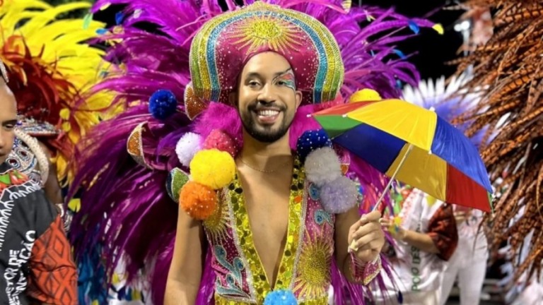 Gil do Vigor celebra Grande Rio campeã em ensaio do Dança dos Famosos