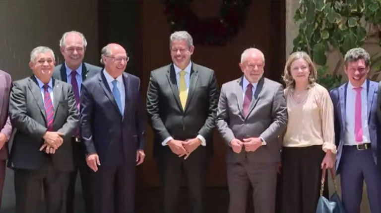 Lira e Lula estiveram acompanhados a todo momento, diz deputado do PT