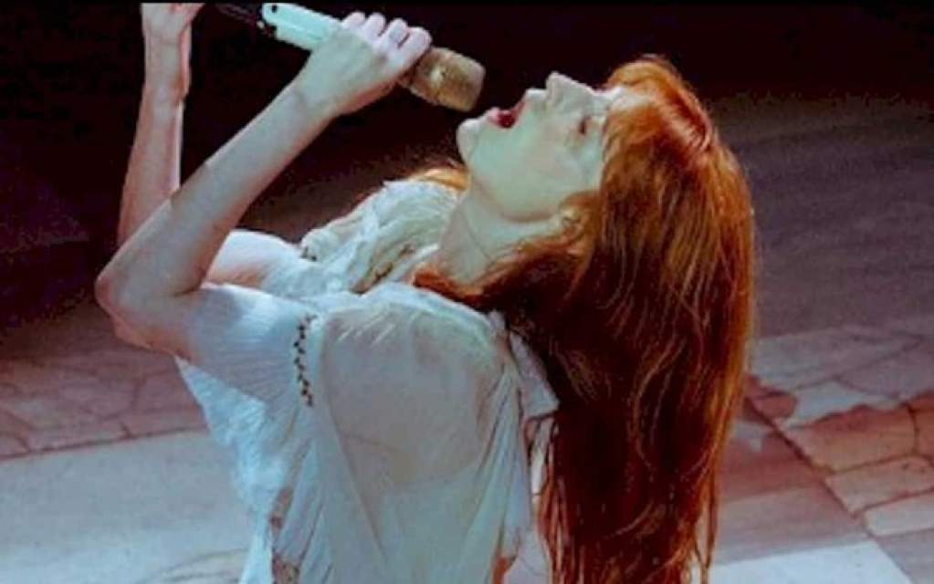 Florence Welch recebe bolsa honorária da Universidade de Artes de Londres