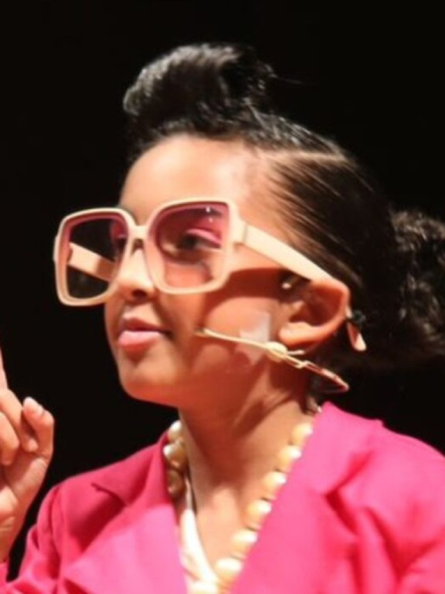 Encantando Plateias: O Talento de Giovanna Menino na “EscolinhaZinha do Professor Raimundo”