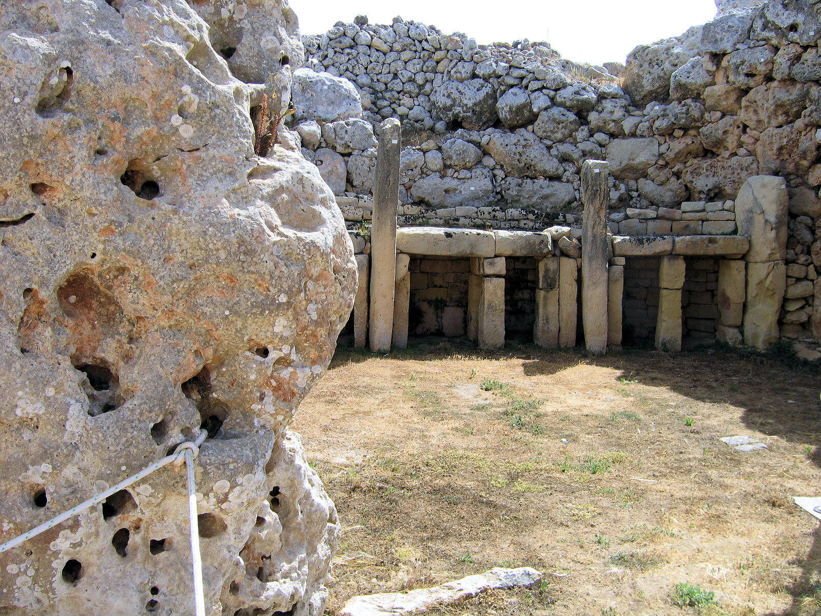 Parte do templo, vista por dentro. Foto: Barclay & Fiona/Flickr