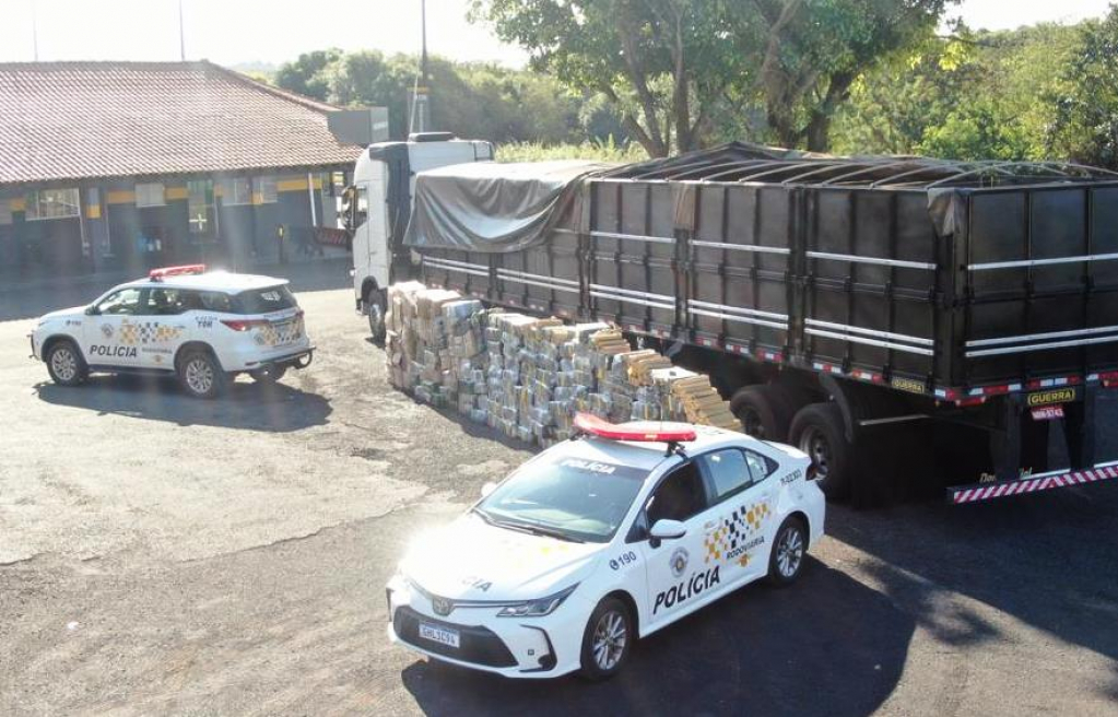 Rota Caipira - Polícia apreende 3 toneladas de maconha em rodovia de Assis