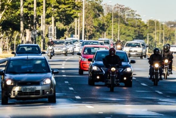 Governo pede à Justiça volta da lei do farol baixo