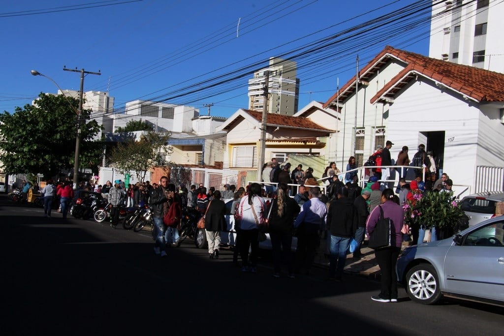 Vaga de emprego na Havan tem fila desde a madrugada em Marília