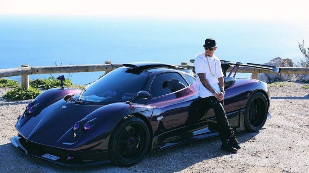 Lewis Hamilton vende seu Pagani Zonda por mais de R$ 60 milhões