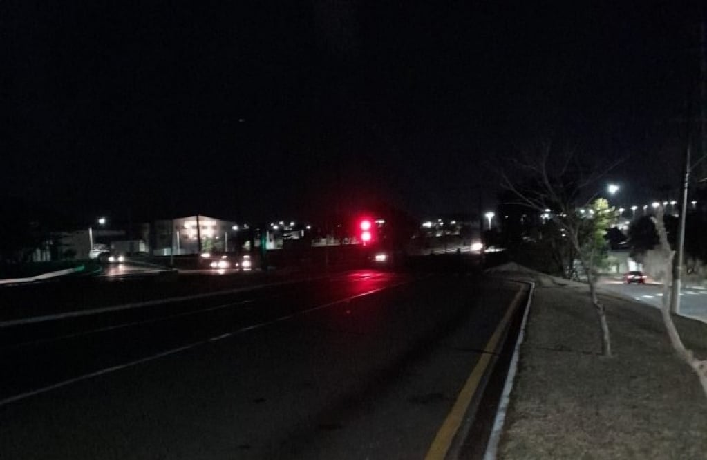 Furto de fios deixa avenida de acesso a rodovias no escuro em Marília