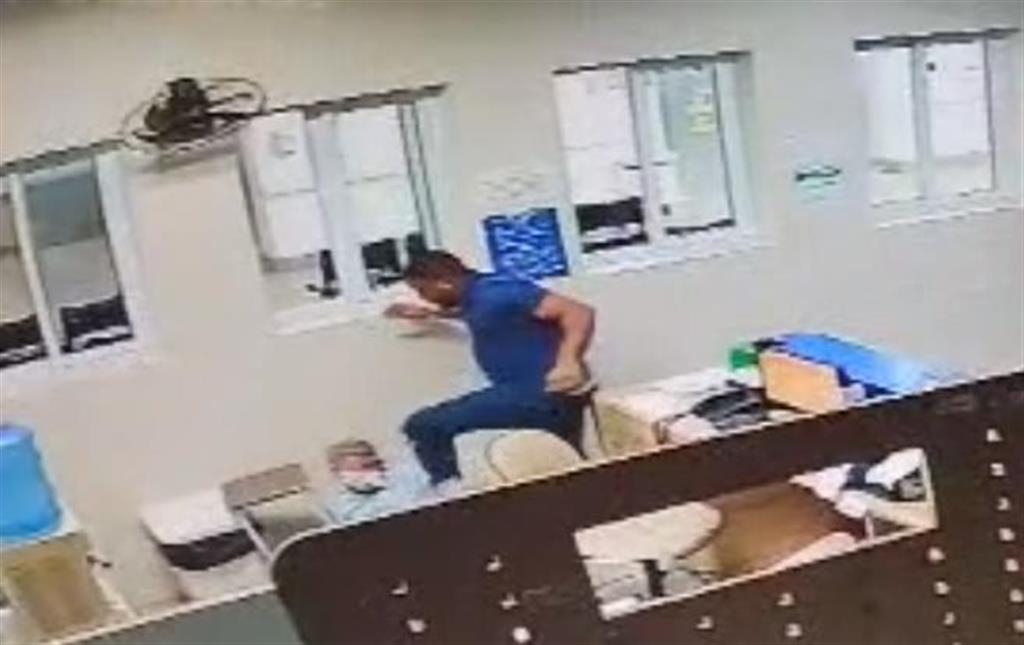 Porteiro do HC é agredido por visitante e sofre ferimentos; veja vídeo do ataque