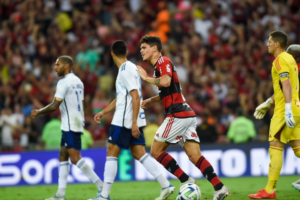 Flamengo e Cruzeiro empatam por 1 a 1 no Maracanã, pelo Brasileirão