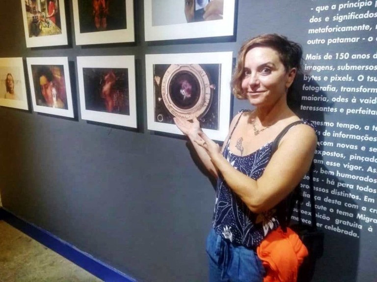 Artista Luciana Crepaldi com foto apresentada no Festival Paraty em Foco – Arquivo Pessoal