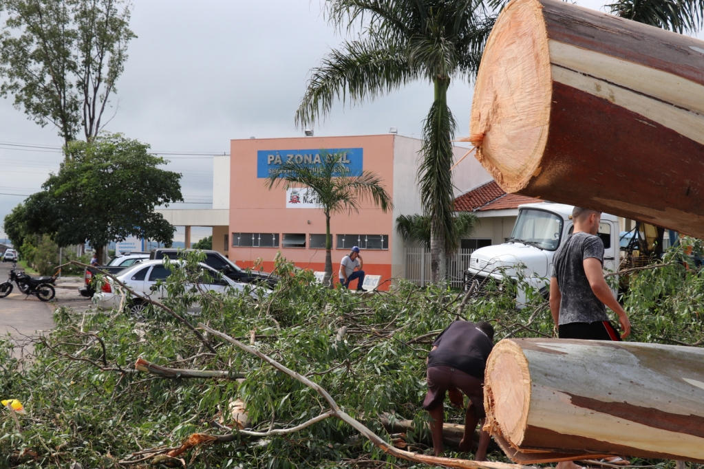 Falta de água em bairros, PA sem luz; veja novo balanço após ventania