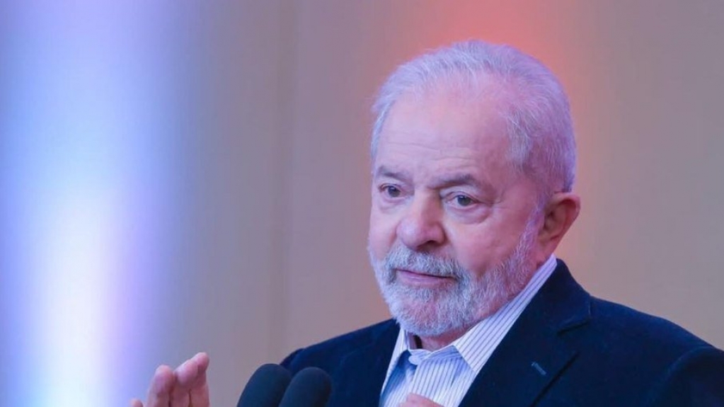 Lula promete reverter possível privatização da Petrobras se eleito