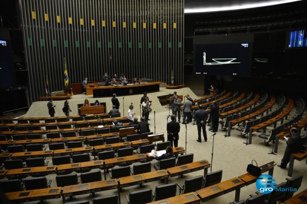 Comissão do impeachment na primeira sessão plenaria