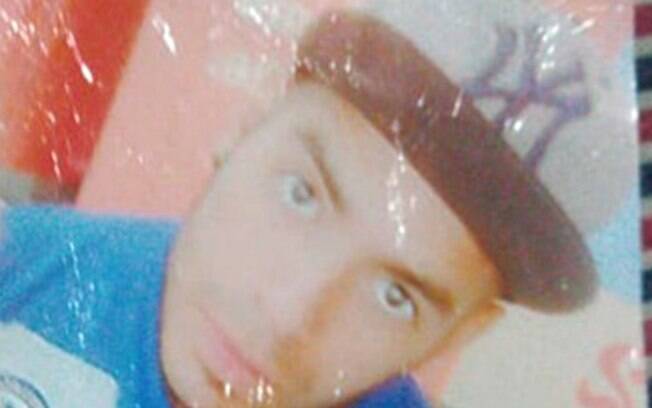 Homem foge com filha
