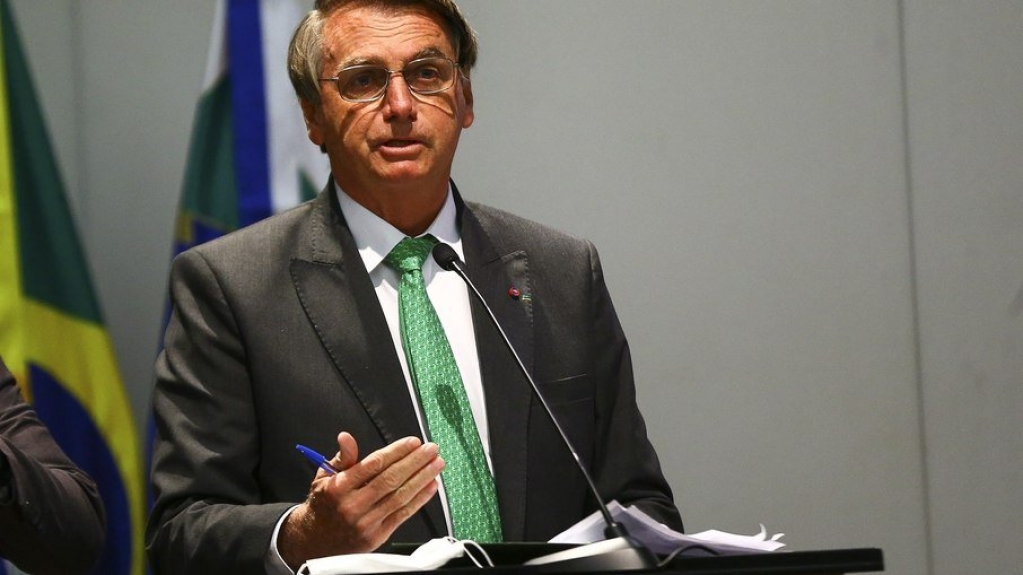 Bolsonaro quer autorização para que estrangeiros possam comprar imóveis rurais