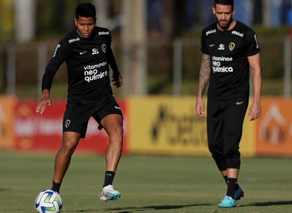 Corinthians treina em BH de olho na próxima rodada do Brasileirão