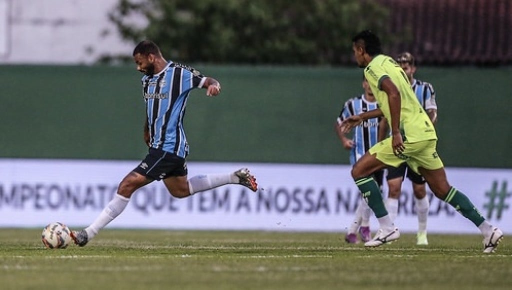 Grêmio vence Avenida por 1 a 0 e mantém liderança no Campeonato Gaúcho