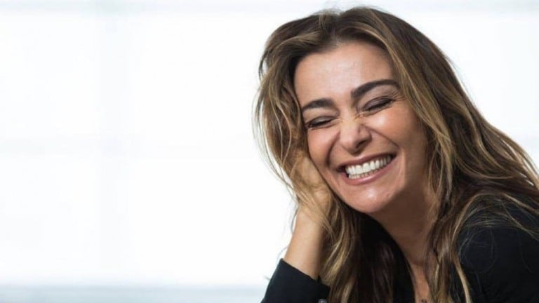 Mônica Martelli tem alta de hospital, mas seguirá de repouso em casa