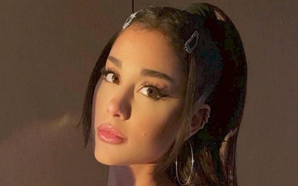 Ariana Grande e Taylor Swift tiveram as suas contas do YouTube hackeadas Ariana Grande e Taylor Swift tiveram as suas contas do YouTube hackeadas