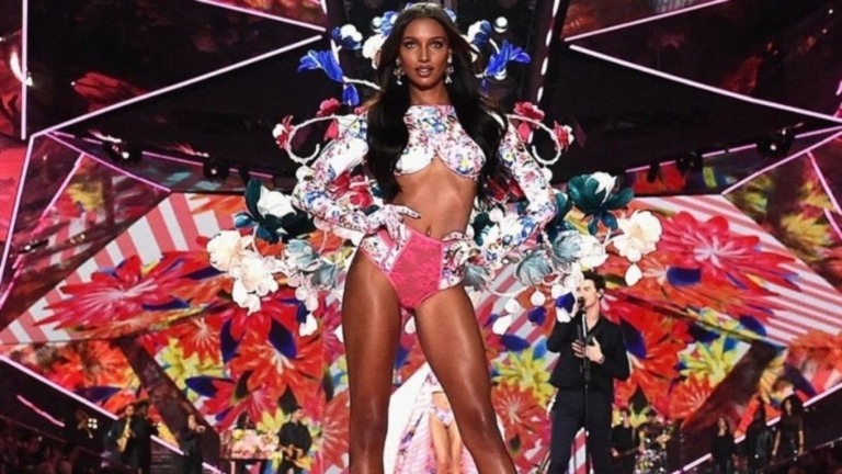 Yumi Kuwano Desfile da Victoria’s Secret volta a acontecer em 2024, após seis anos