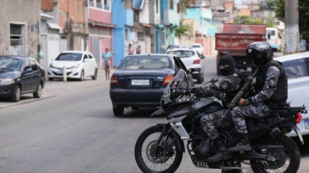 PM ocupa Morro do Castelar, em Belford Roxo, onde moravam meninos desaparecidos