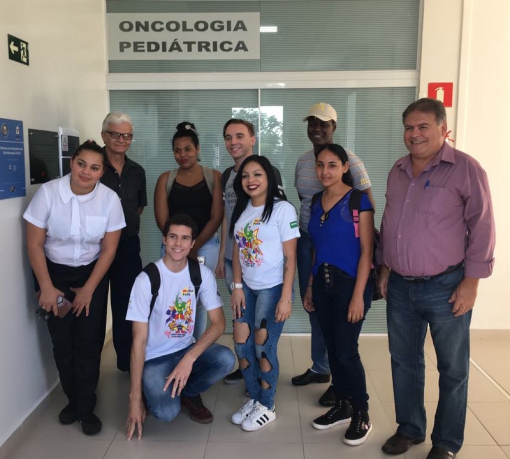 Visita à oncologia da Santa Casa divulga McDia Feliz em Marília