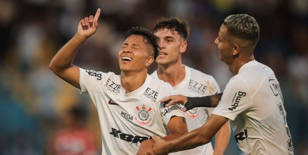 Corinthians faz 6 a 0 no CRB e é o primeiro classificado às quartas