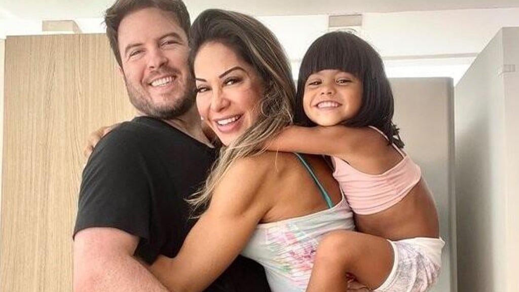 Filha de Maíra Cardi e Arthur come pizza pela primeira vez e surpreende: ‘Horrível’