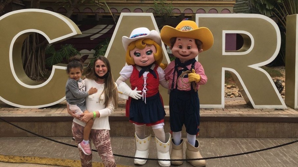 Ex-"Fantasia", Pollyana Morbach é casada com ex-jogador da seleção de voleibol Ex-"Fantasia", Pollyana Morbach é casada com ex-jogador da seleção de voleibol