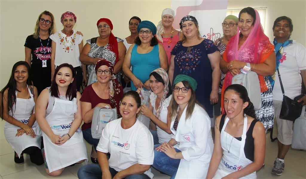 Pacientes e voluntarias durante encontro nesta segunda-feira na ACC – Rogério Martinez