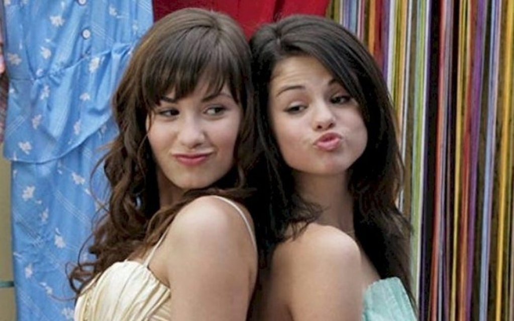 Selena Gomez relembrou amizade com Demi Lovato em entrevista Selena Gomez relembrou amizade com Demi Lovato em entrevista