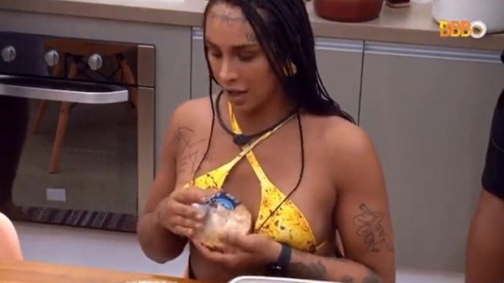 'BBB 22': Linn da Quebrada mostra 'herança' que recebeu de Naiara 'BBB 22': Linn da Quebrada mostra 'herança' que recebeu de Naiara