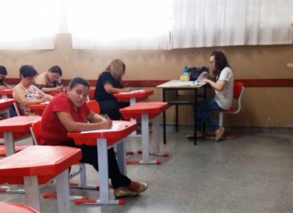 Imagens nas redes sociais mostram salas de aulas em provas do concurso – Reprodução