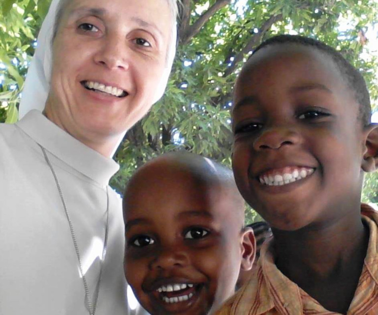 Religiosa da região em missão no Haiti divulga mensagem de esperança e resiliência