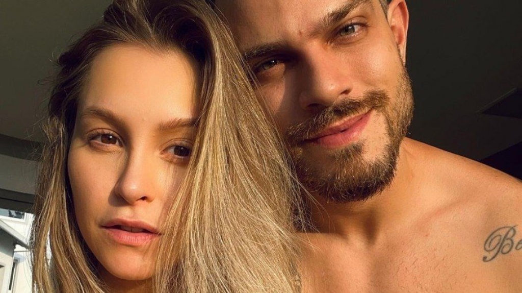 Carla Diaz posta foto do namorado e vira destaque no Twitter