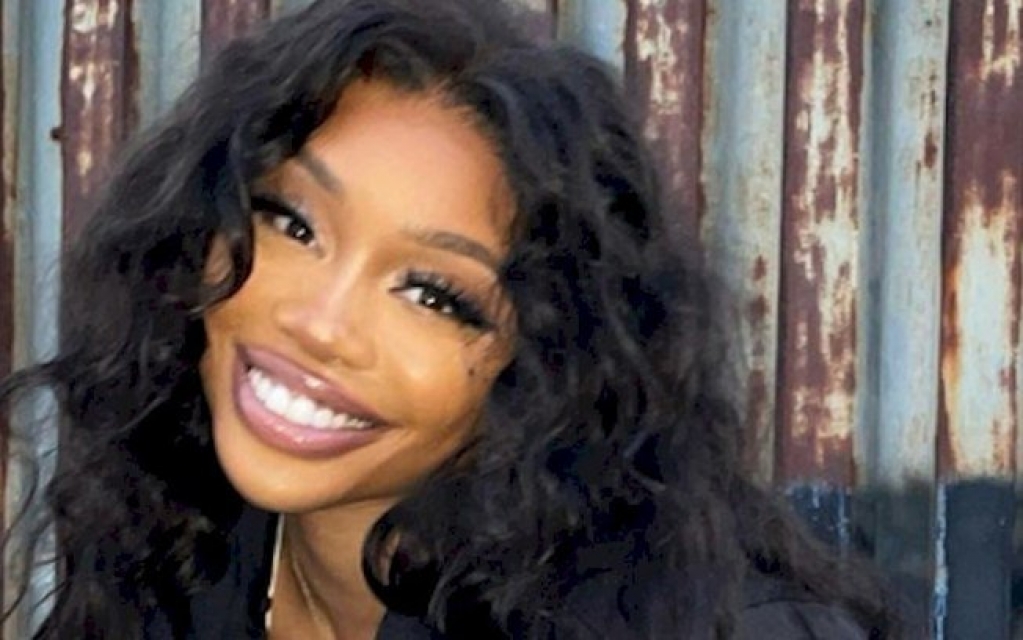 SZA usou muletas durante o Grammy após lesão no tornozelo SZA usou muletas durante o Grammy após lesão no tornozelo