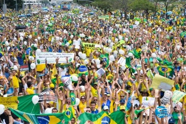 Manifestantes em Brasília na manhã deste domingo