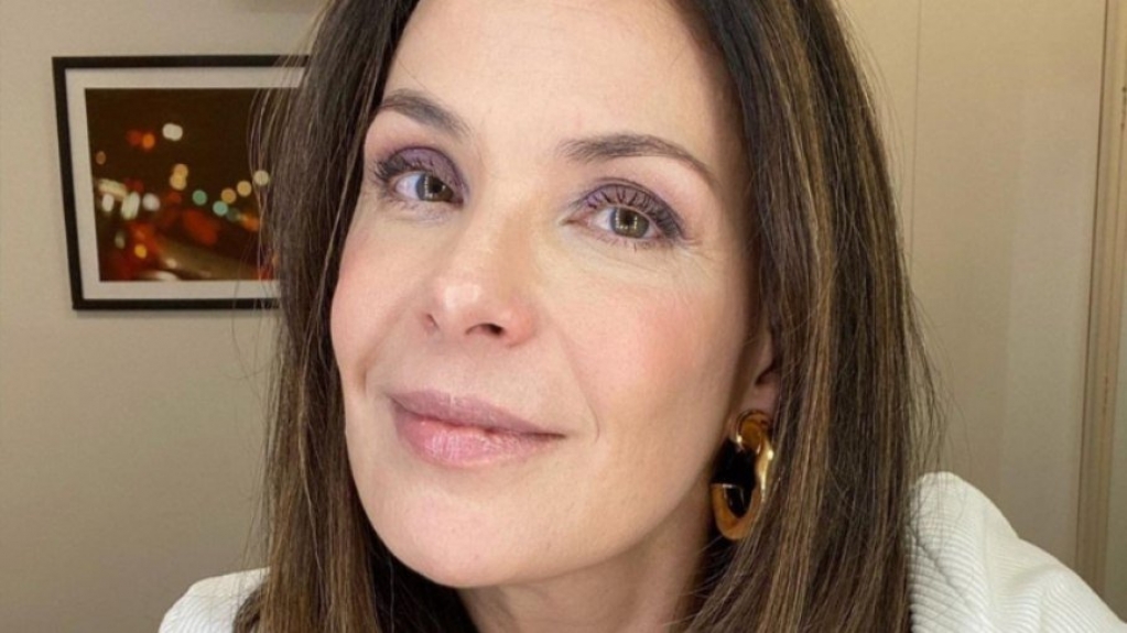 Carolina Ferraz aposta em biquíni fio dental em Salvador Carolina Ferraz aposta em biquíni fio dental em Salvador
