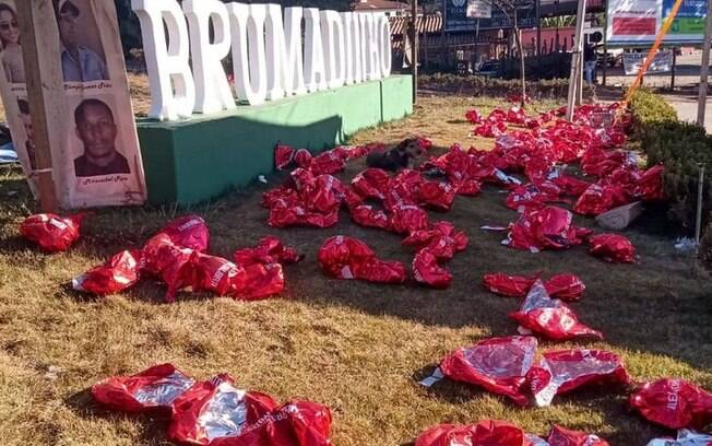 Balões que faziam parte da homenagem foram estourados
