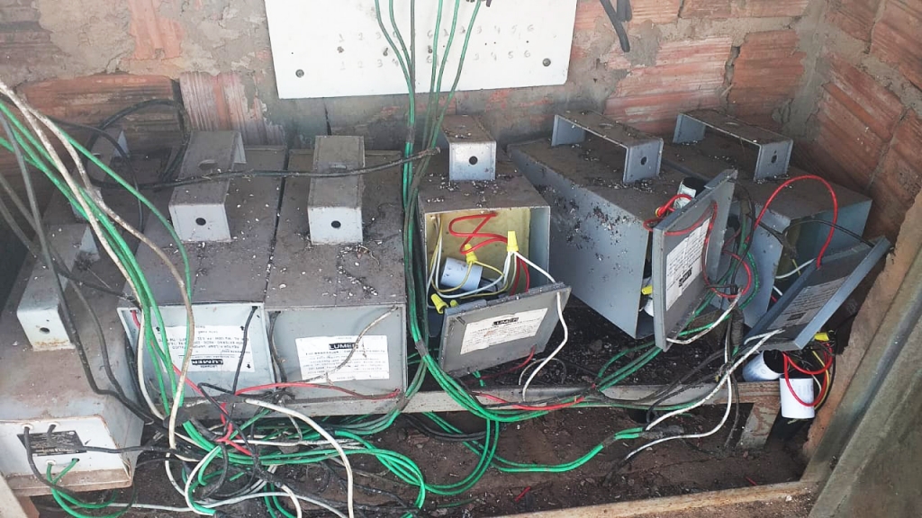 Ladrões furtam 350 metros de fios elétricos no Poliesportivo Pedro Sola