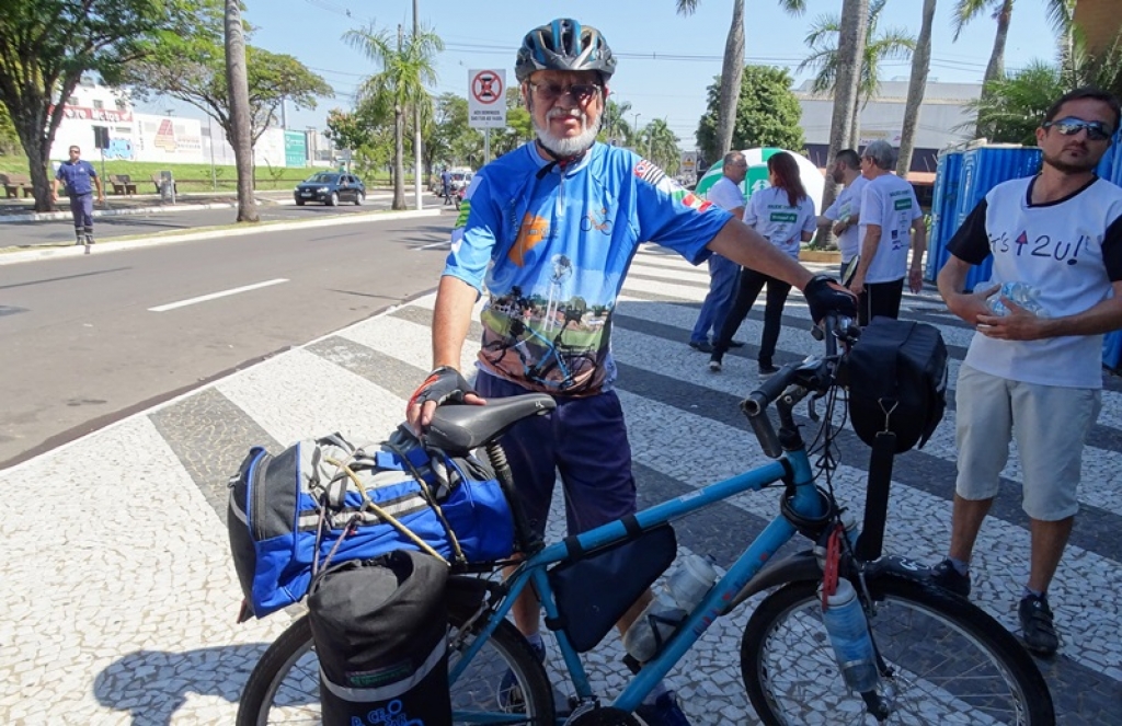 Ciclista de 65 anos sai de Marília para correr interior de bicicleta